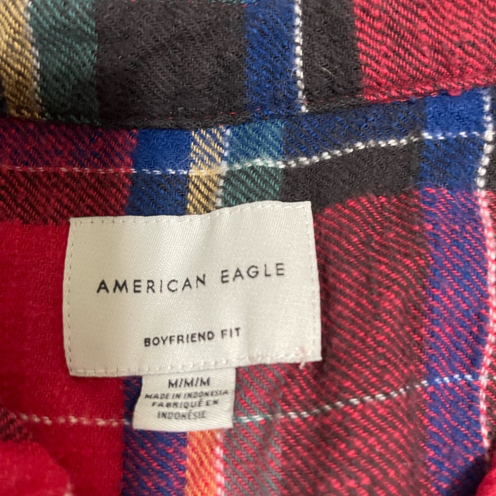 American Eagle Red Plaid Button-Up flannel Shirt medium worn once - Picture 2 of 3